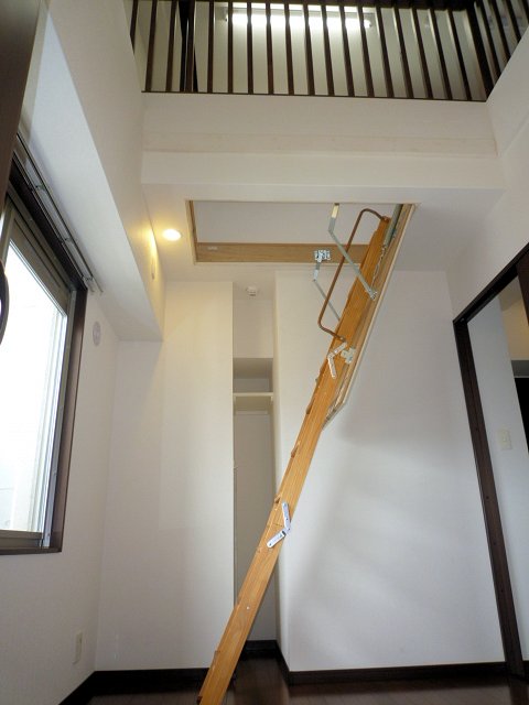 【前】ロフト用収納はしご