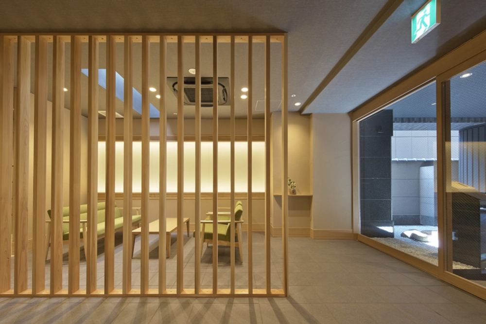 プレミアムライフ四条烏丸 外観サイン